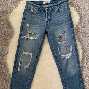 Boyfriend fit Hollister ripped jeans!